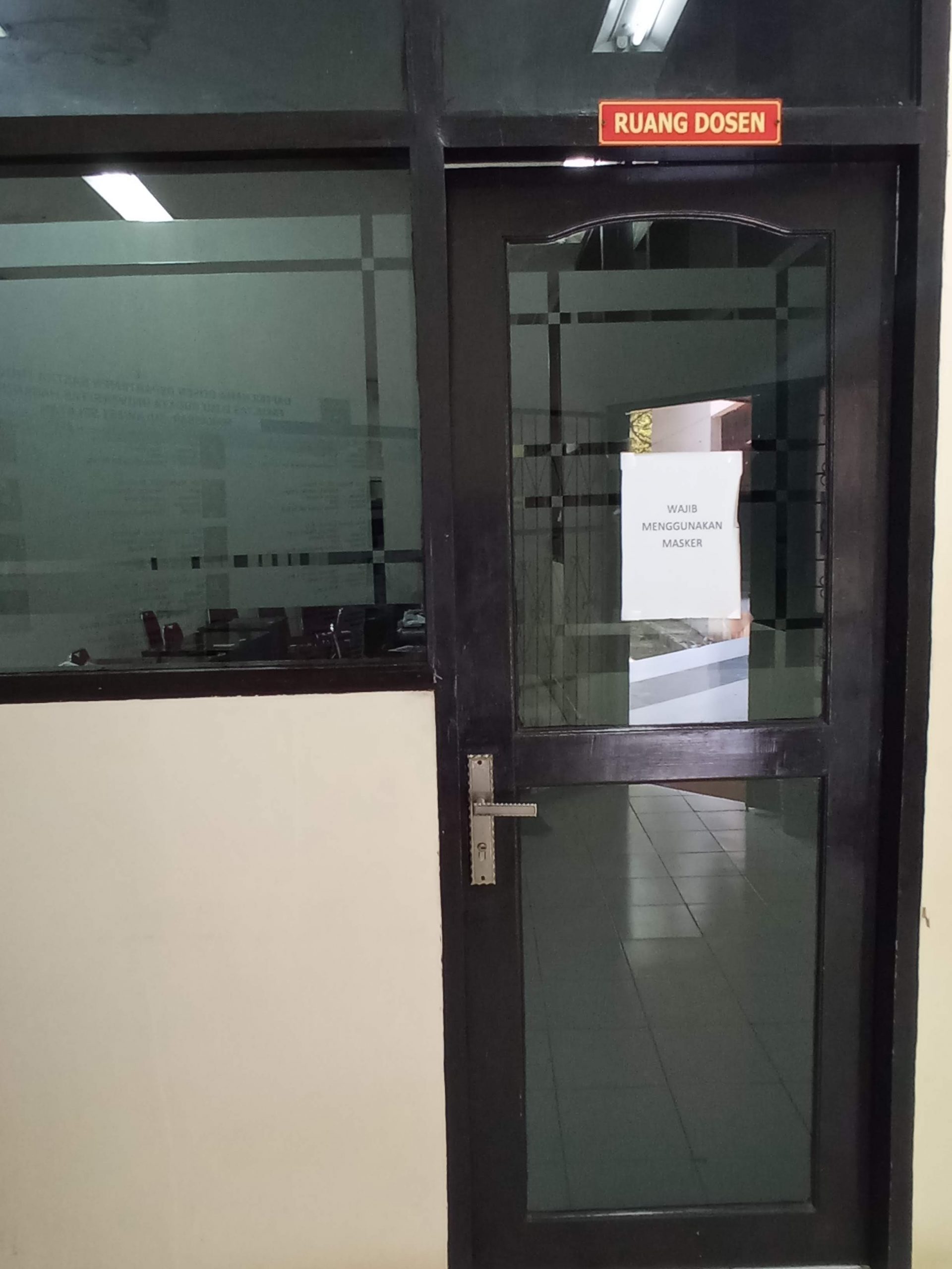 Pintu Ruang Dosen Departemen Sastra Indonesia FIB Unhas
